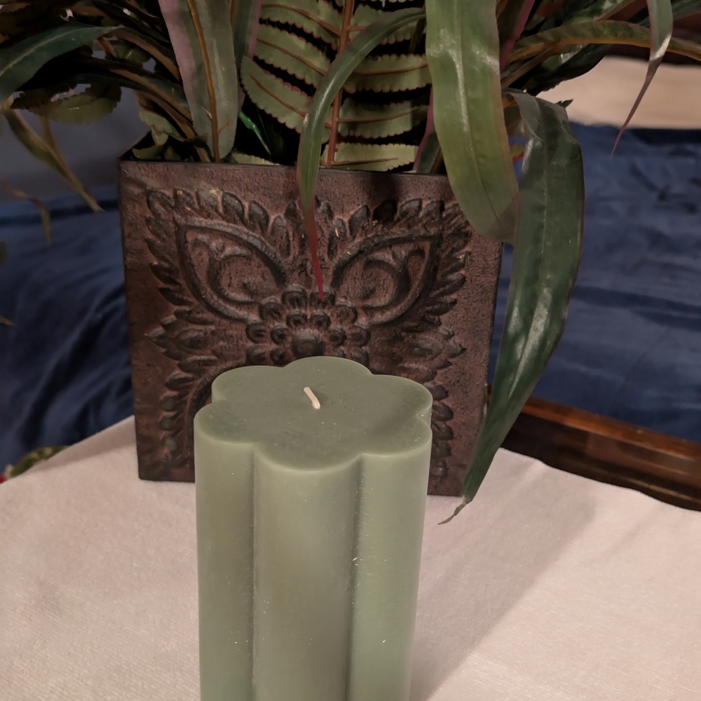 NWT Room Essentials Green Scallop Figural Unscented Candle